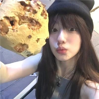 不知内情的转学生不管三七二十一缠了上来